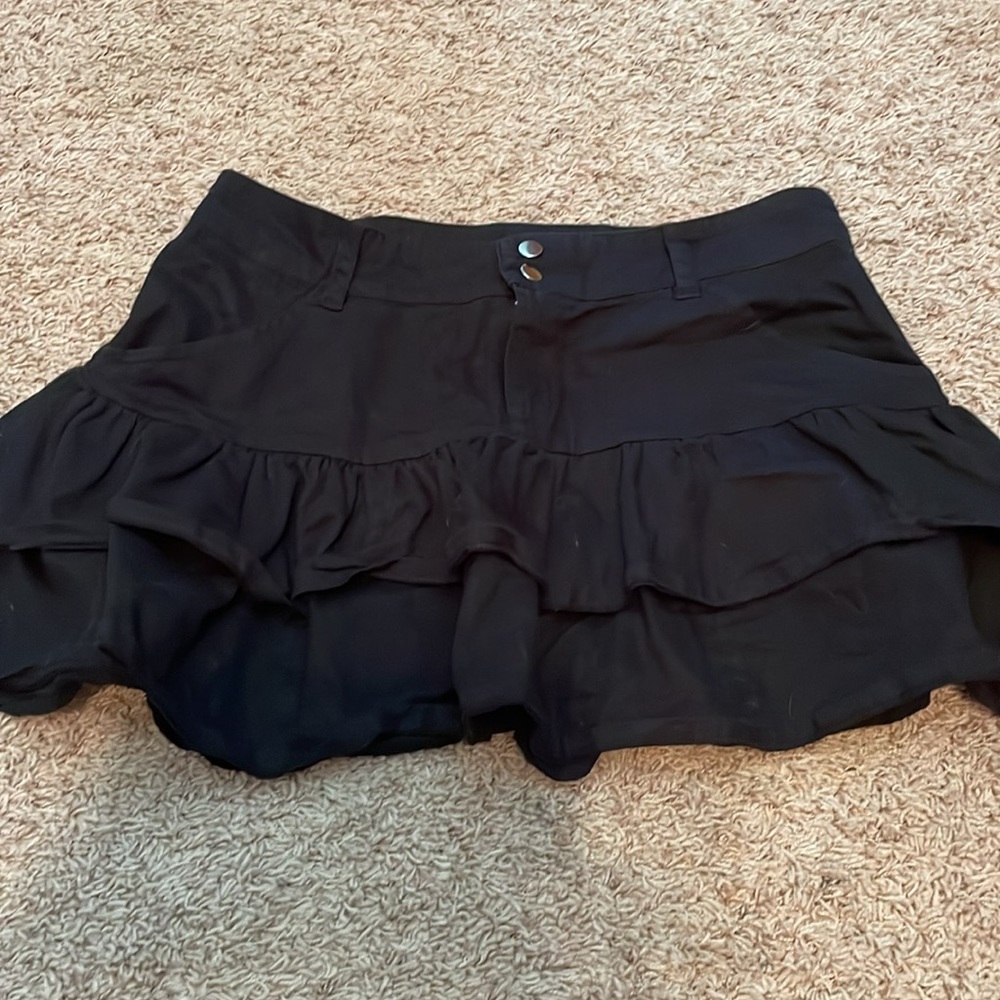 Social Collision Woman L Black Skirt
